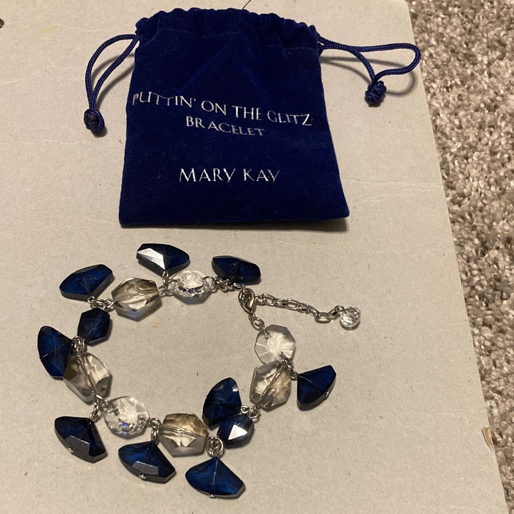 NOS Mary Kay Midnight Blue and Silver puttin on the glitz adjustable Bracelet